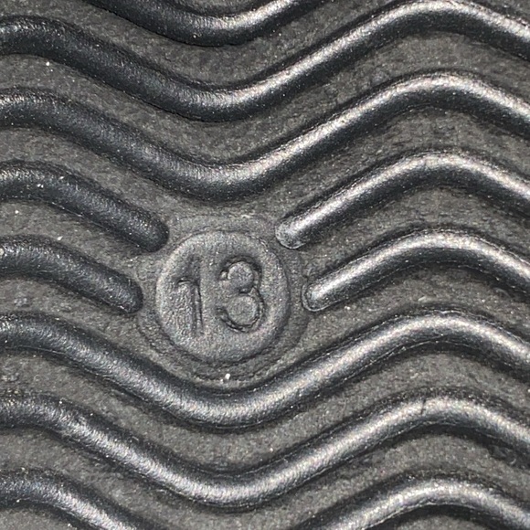 SKECHERS KIDS SIZE 13 BLACK SLIP ON SHOES CLEAN LIKE NEW  EXCELLENT CONDITION - Picture 3 of 11